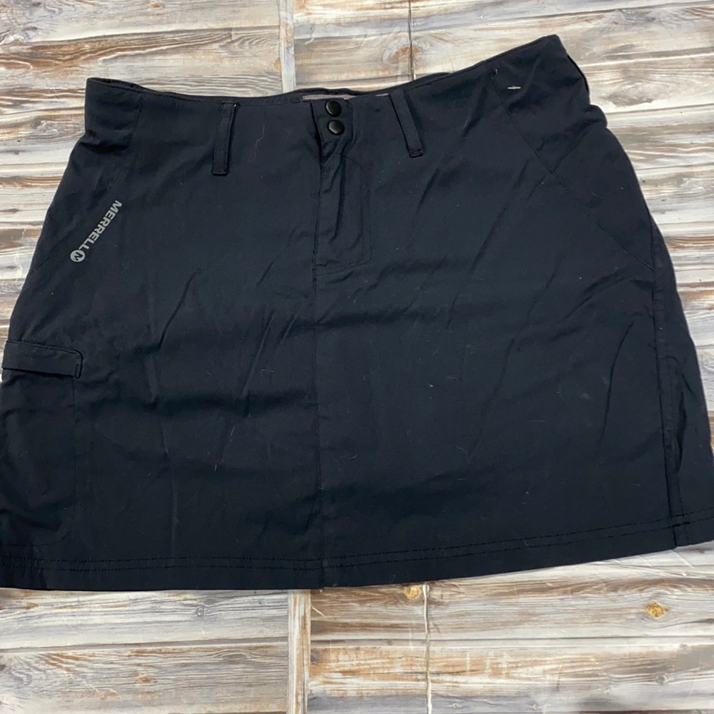 Black Merrill shirt size - med